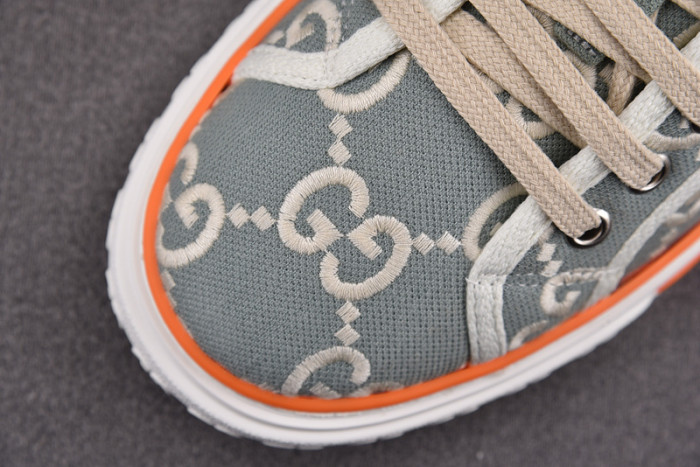 gu low top sneaker