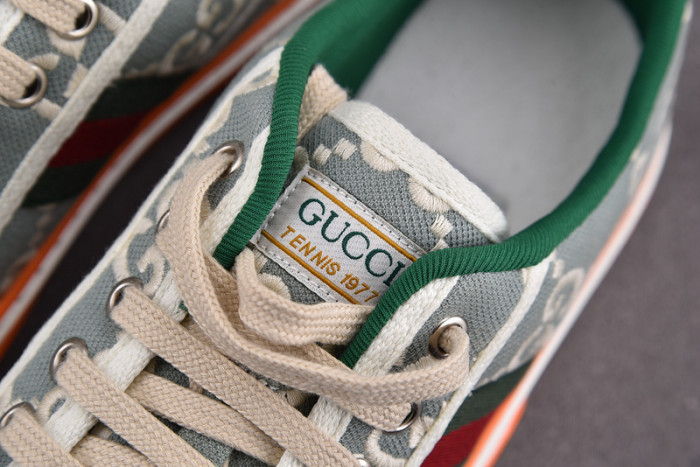 gu low top sneaker
