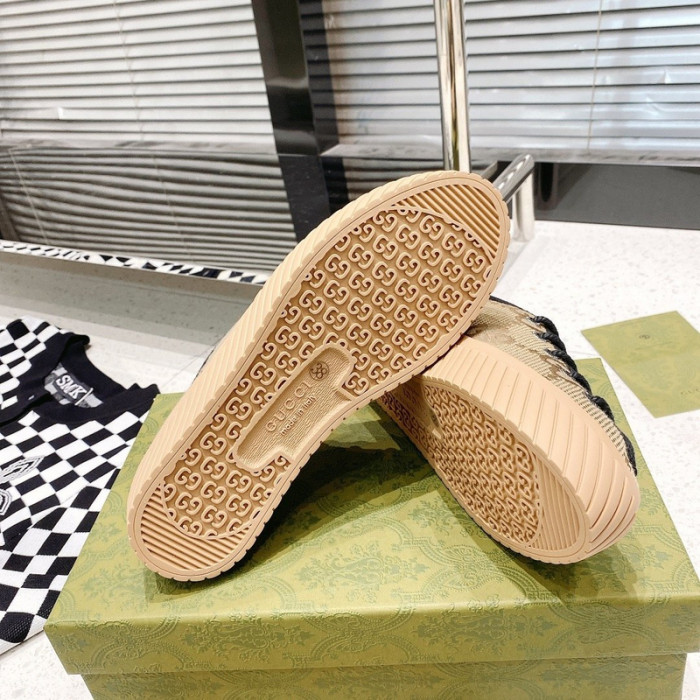 gu low top sneaker