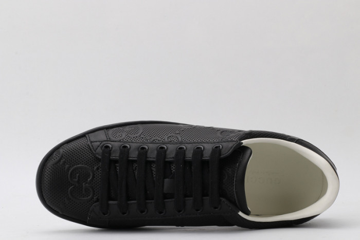 gu low top sneaker