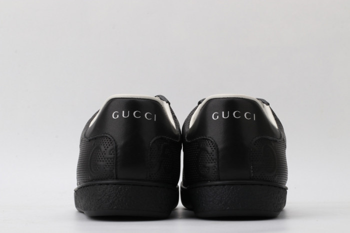 gu low top sneaker