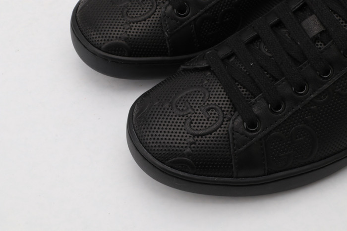 gu low top sneaker