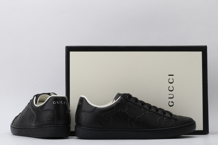 gu low top sneaker