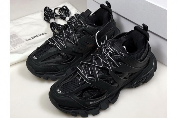balen wmns track trainer 