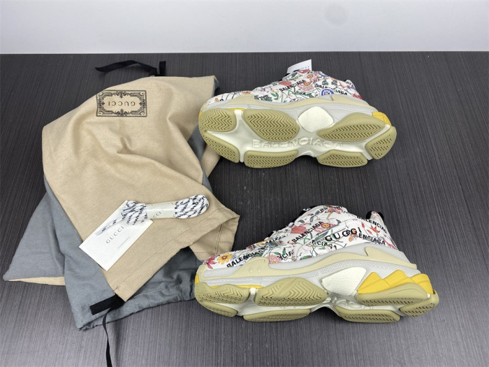 gu x balen the hacker project triple s flora print (w) 677195 ul110 8461