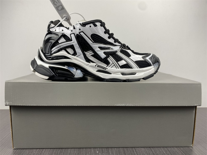 balen black & white runner sneakers 677402 w3rb2 9010