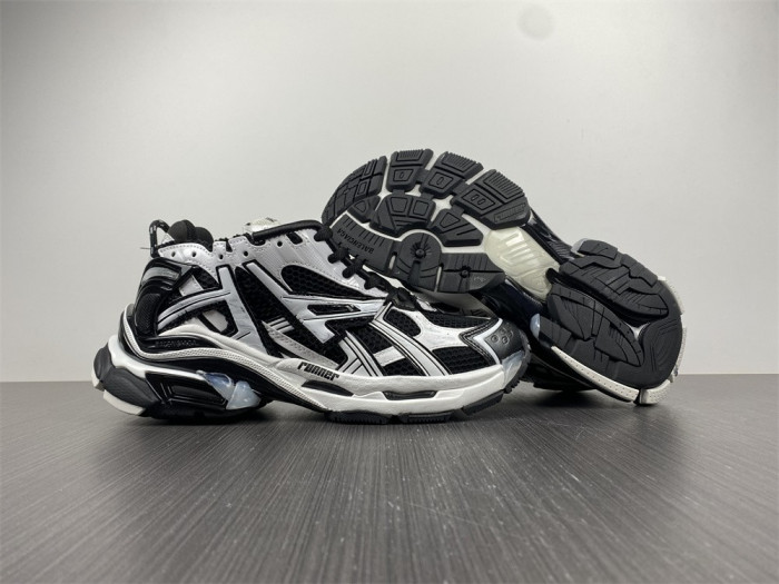 balen black & white runner sneakers 677402 w3rb2 9010