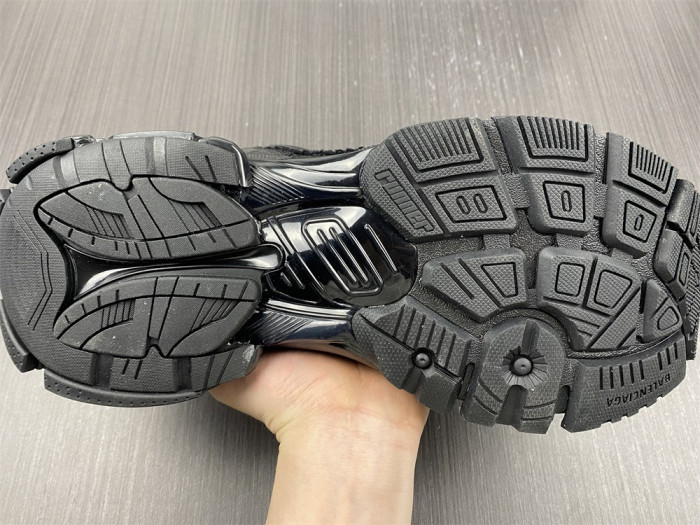 balen track runner monocolor kith black - 677403 w3ra9 1000