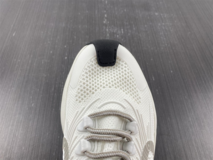 gu run sneaker