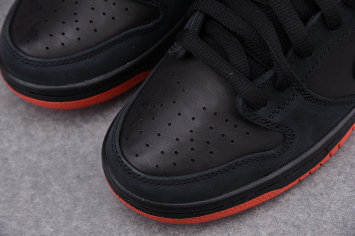 nike sb dunk low black pigeon 883232-008