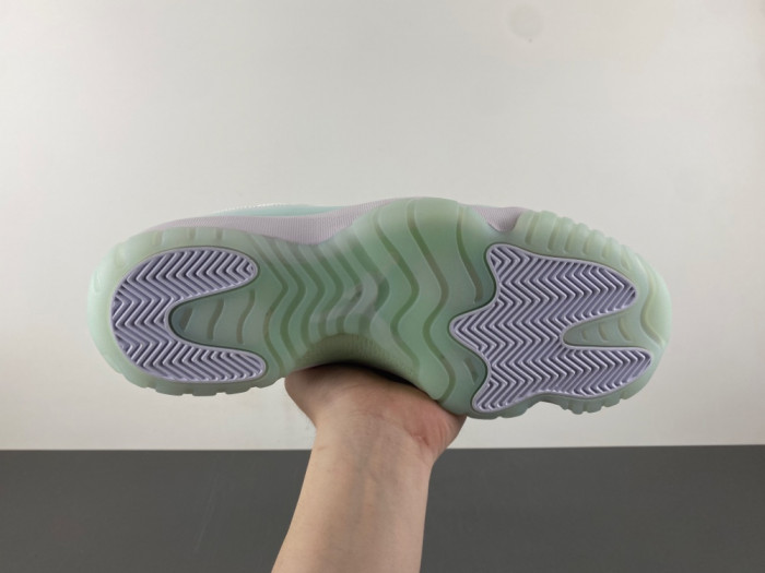 Air Jordan 11 Low “Igloo” (W) AH7860-103