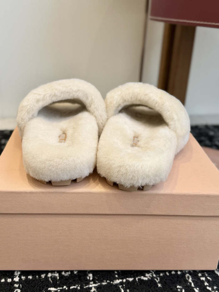 M1u Miu Slides