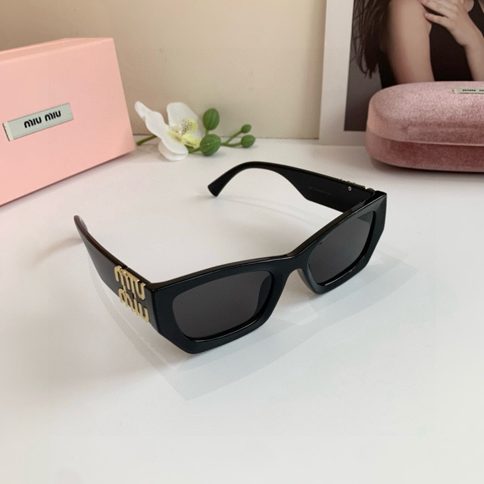 Miu M1u Sunglasses