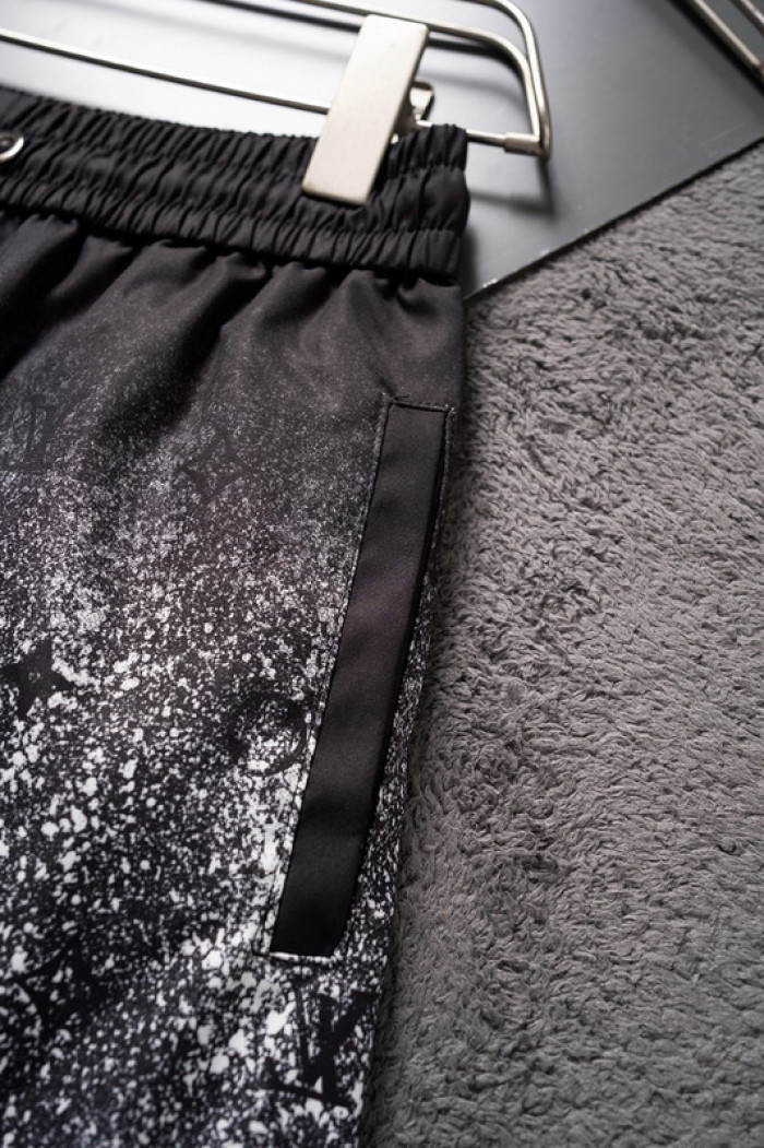 L1vv Short