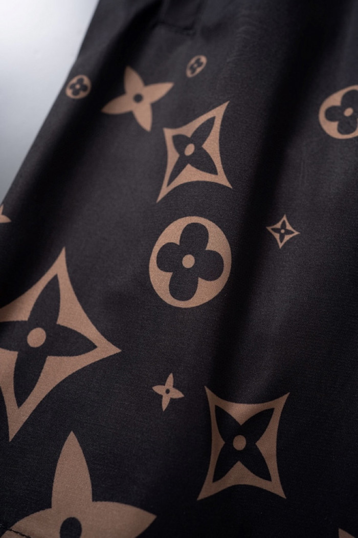 L1vv Short