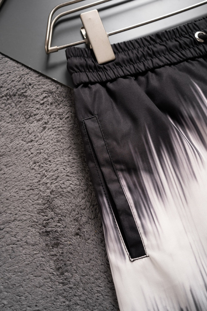 L1vv Short