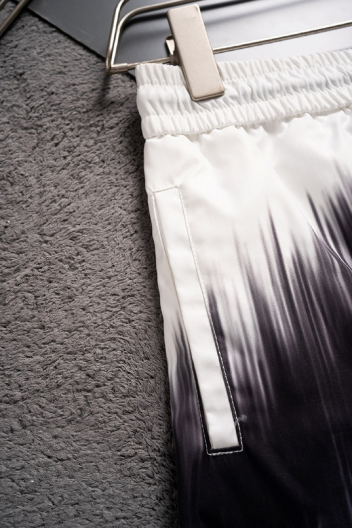 L1vv Short