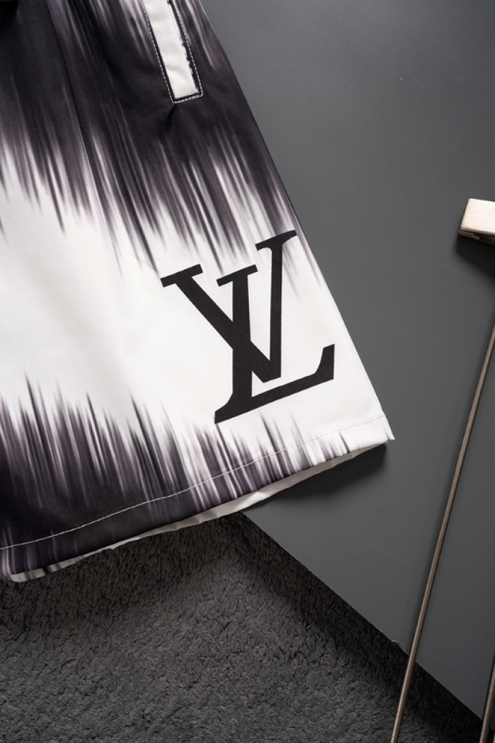 L1vv Short