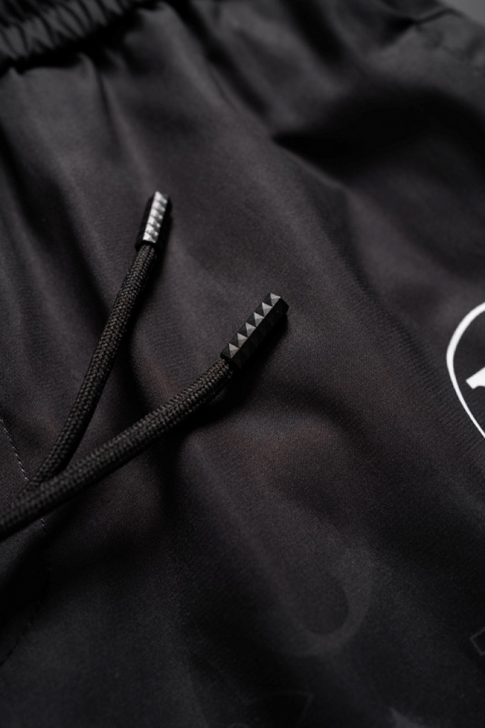 L1vv Short
