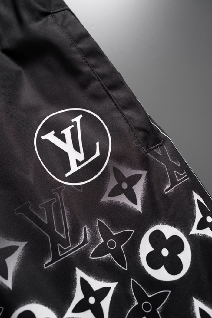 L1vv Short