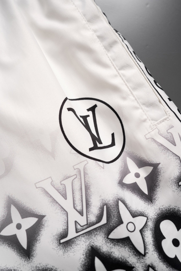 L1vv Short