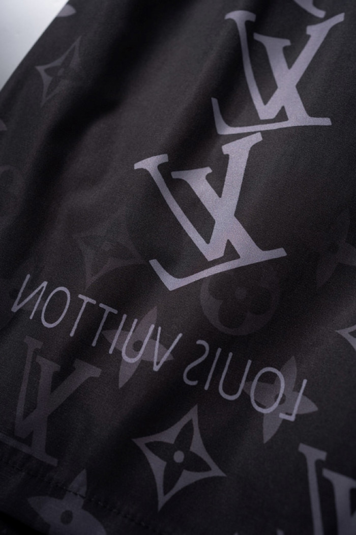 L1vv Short