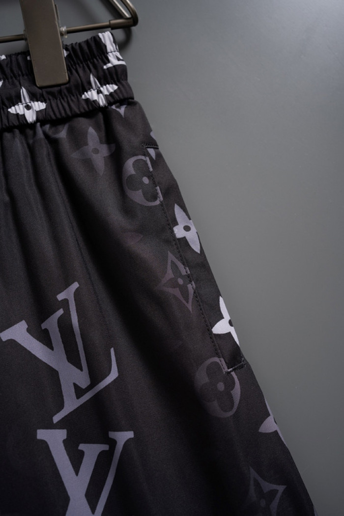 L1vv Short