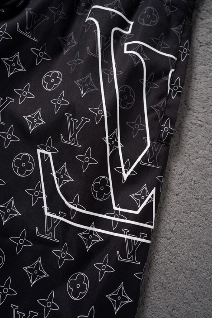 L1vv Short