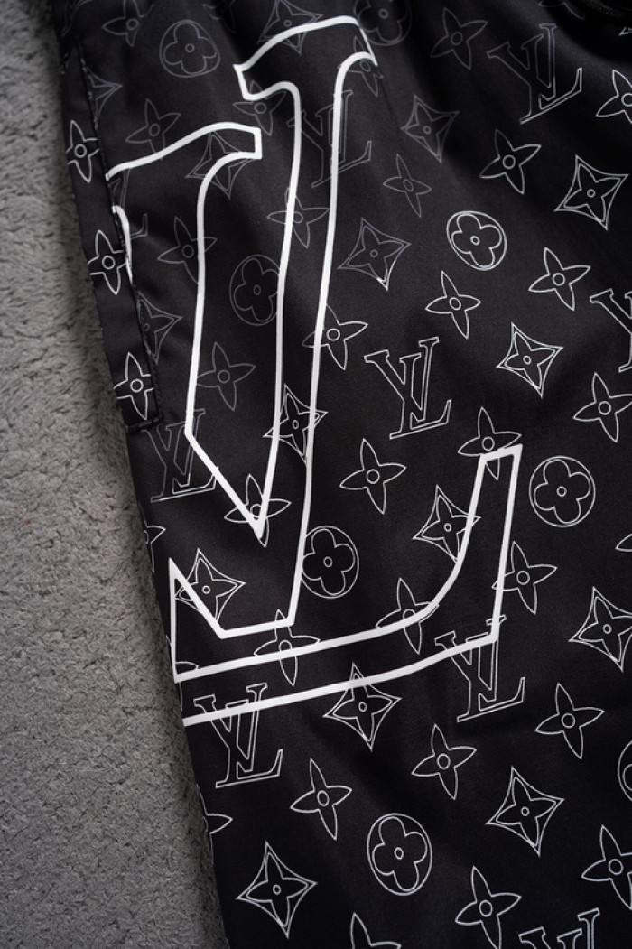 L1vv Short