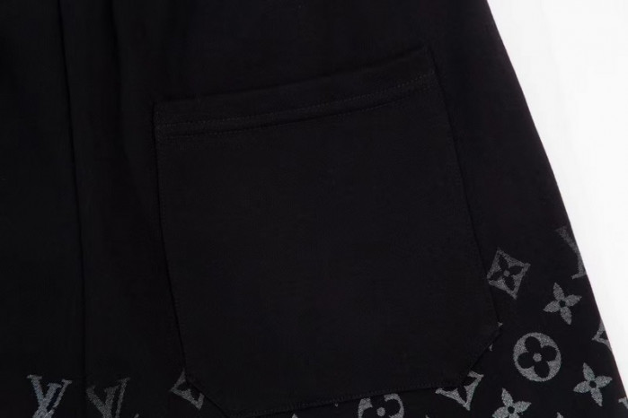 L1vv Short