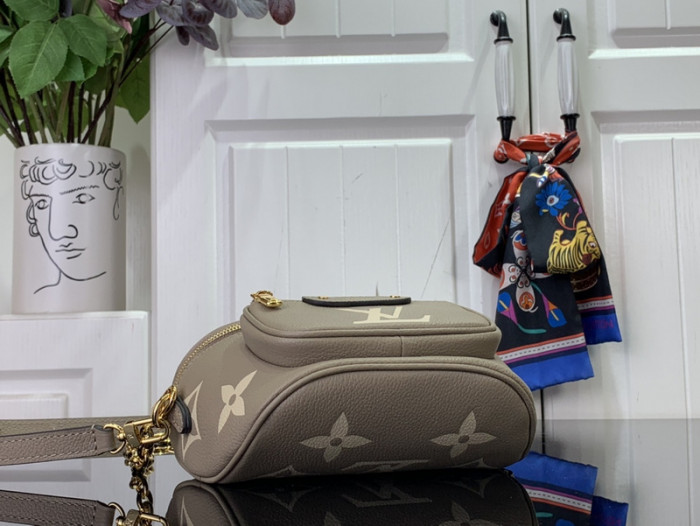 LIVV Mini Bumbag-17x12x9.5cm