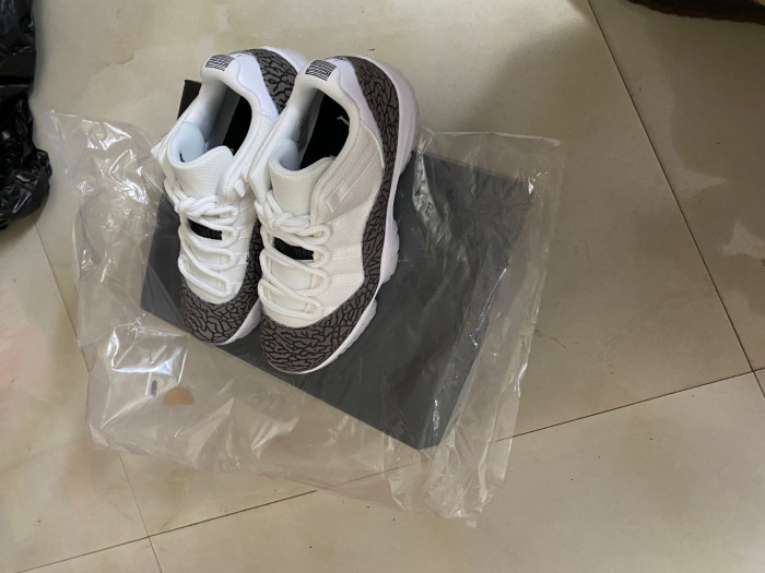 air jordan 11 low "cement grey" av2187-140.