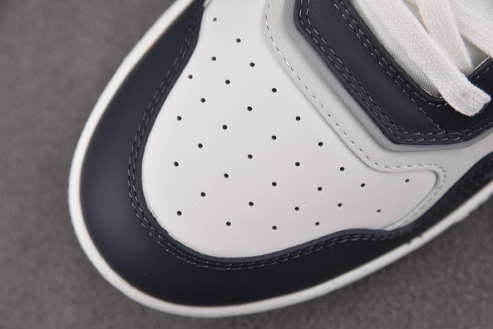 B27 SNEAKER