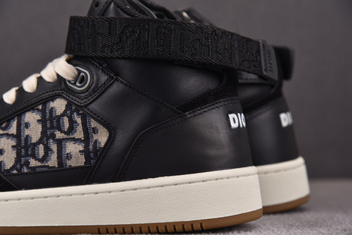 B27 SNEAKER