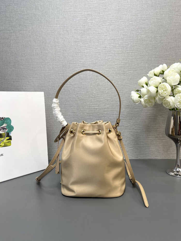 Prad* Bag-15.5*19.5*10cm