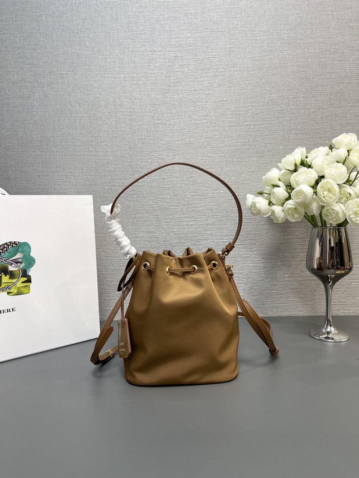 Prad* Bag-15.5*19.5*10cm
