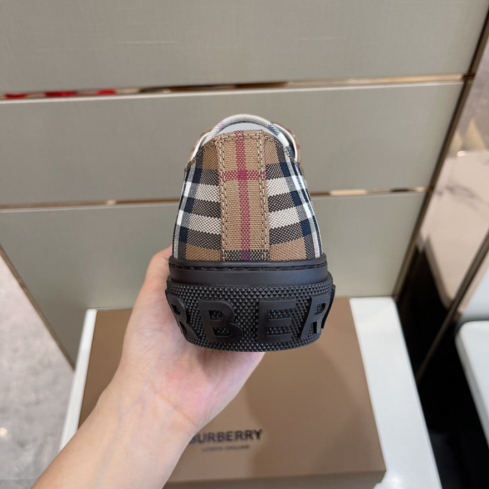 bur*berry sneakers