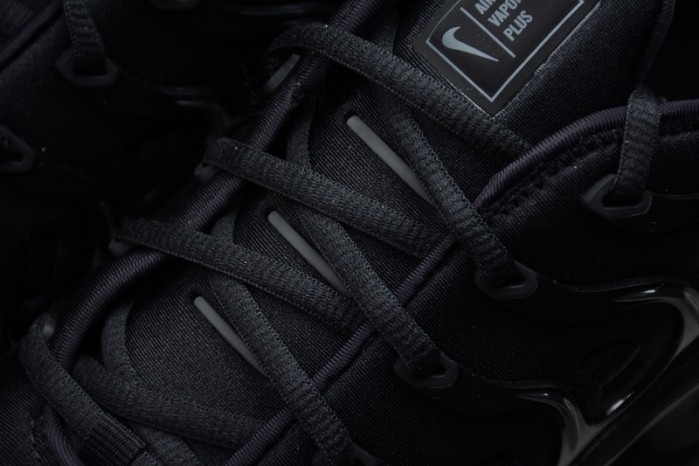 nike air vapormax plus triple black | 924453-004