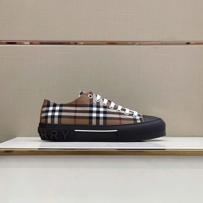 bur*berry sneakers