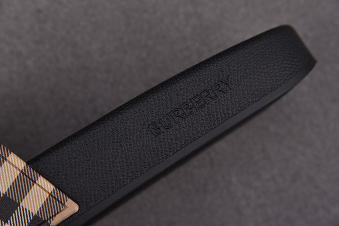bur*berry slide