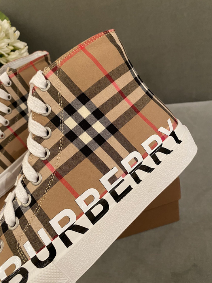 bur*berry sneakers