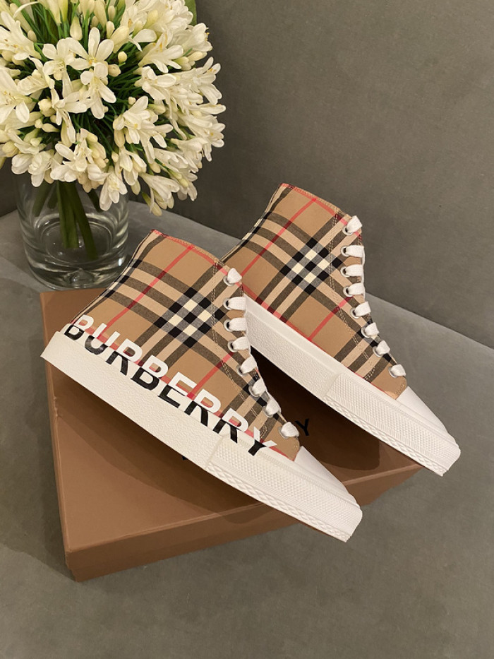 bur*berry sneakers