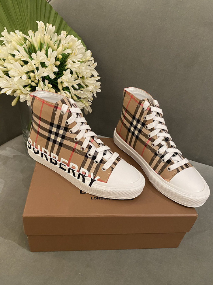 bur*berry sneakers