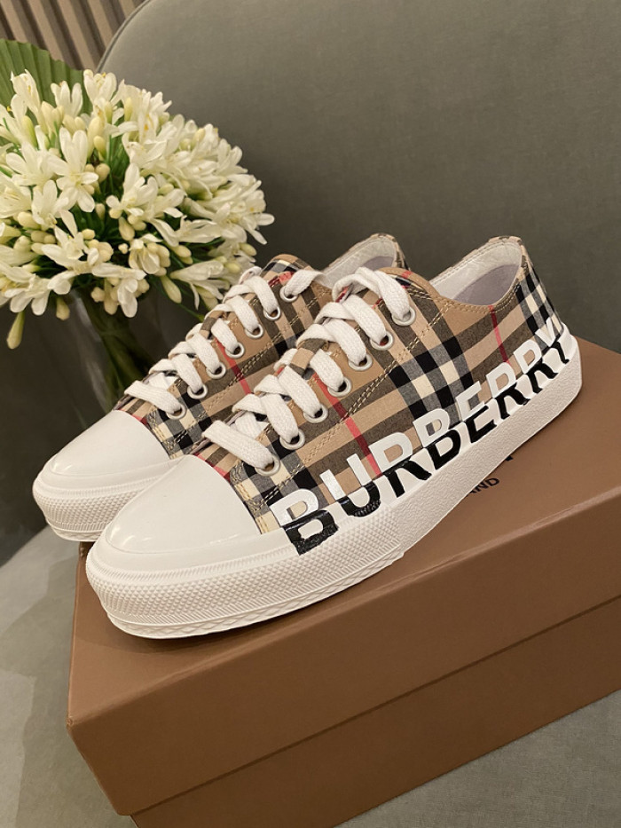 bur*berry sneakers