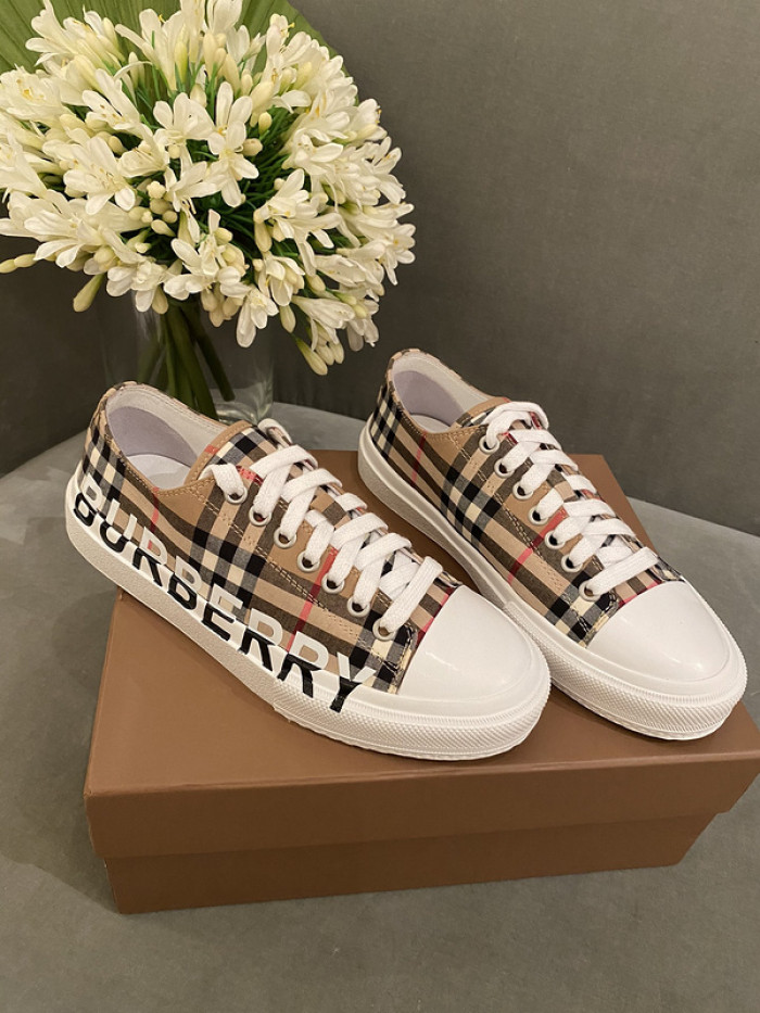 bur*berry sneakers