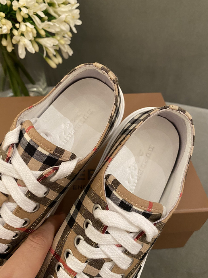 bur*berry sneakers