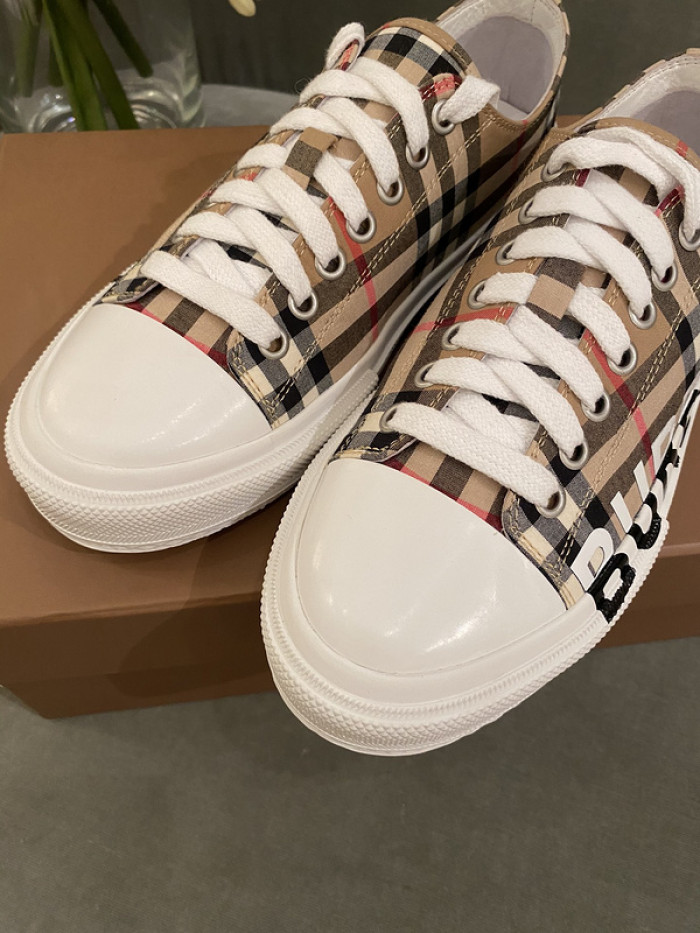bur*berry sneakers
