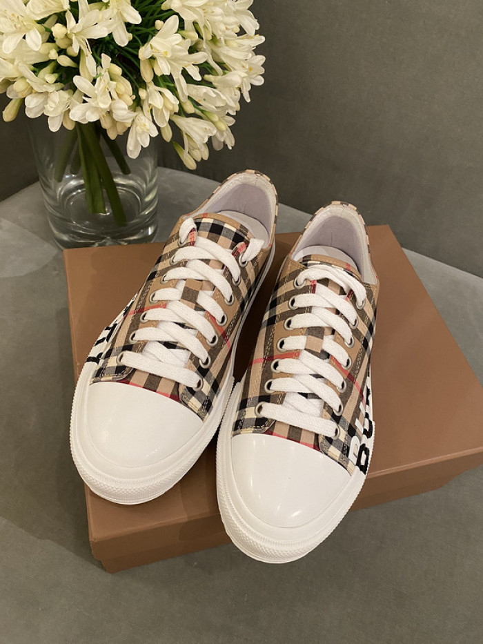 bur*berry sneakers