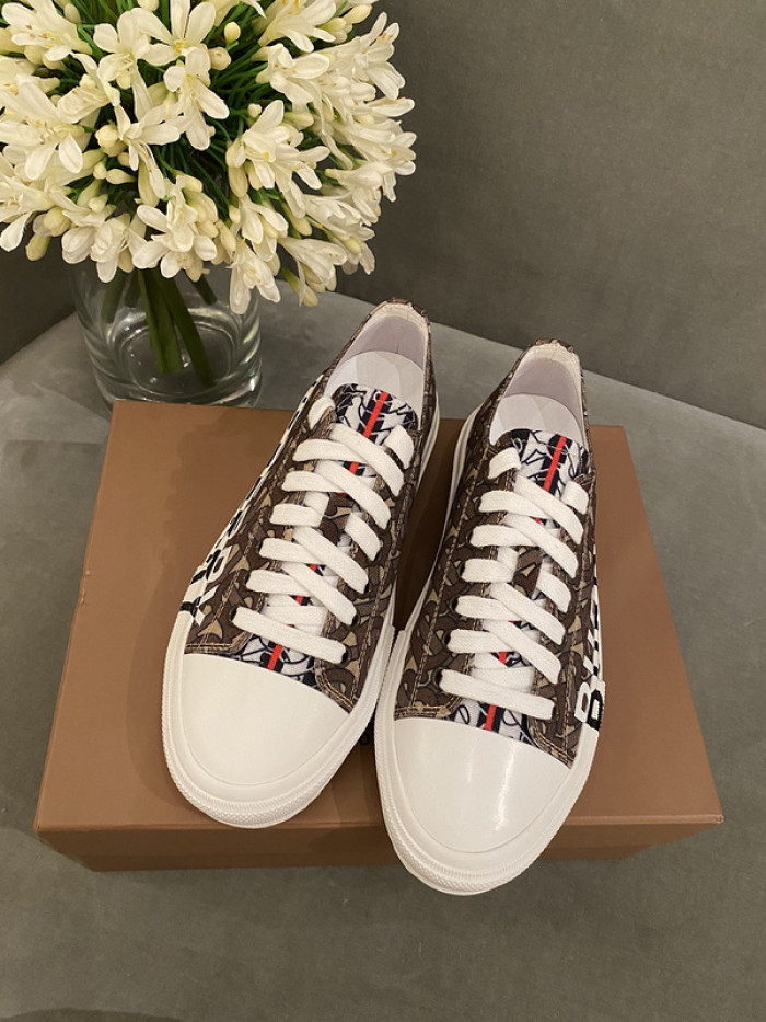 bur*berry sneakers