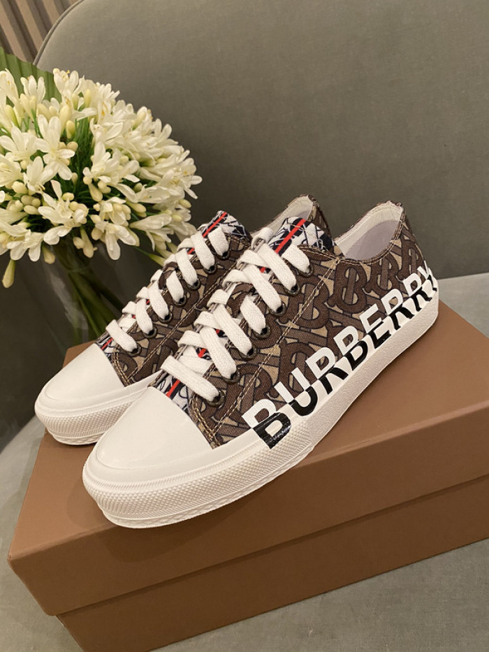 bur*berry sneakers